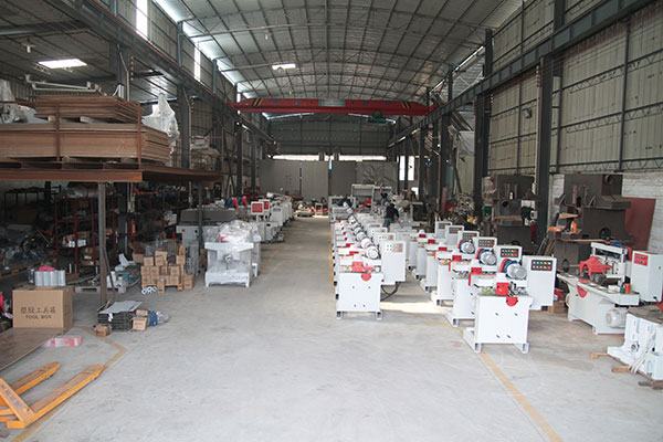 优博手机在线登陆入口木工机械有限公司车间内景